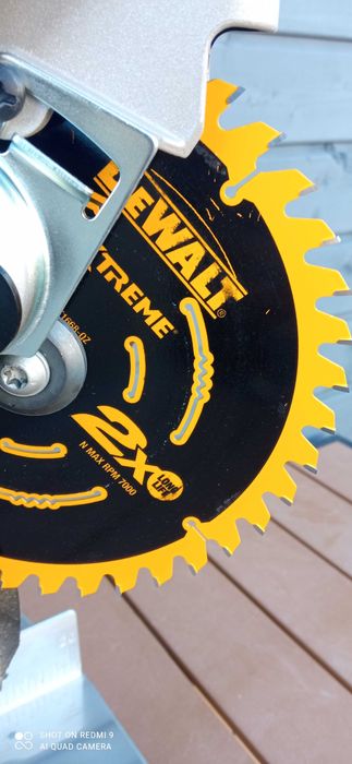 Piła Ukośnica z posuwem DeWalt 18v DCS365 185mm
