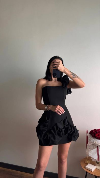 Сукня жіноча з воланами на одне плече. Сукня вечірня коктейльна сукня