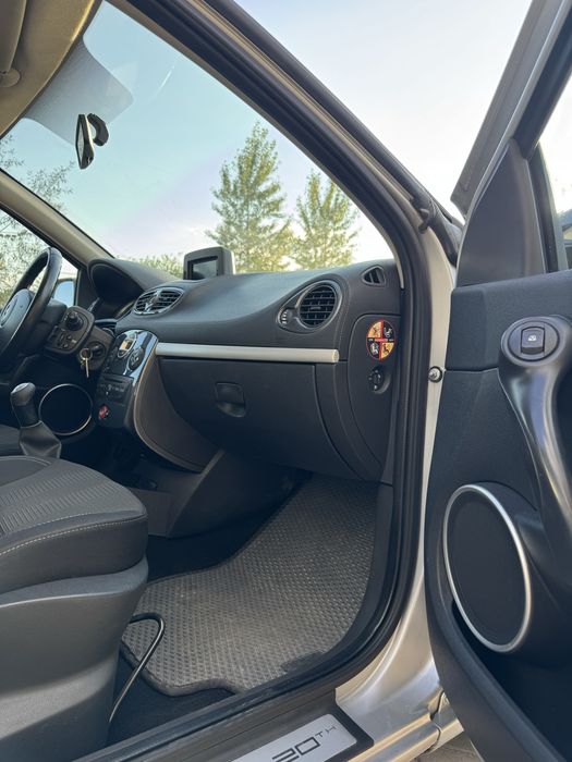 Автомобіль Renault Clio 3