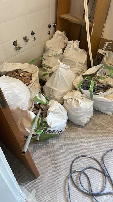 Faço recolha de sucatas e entulho e faço limpezas