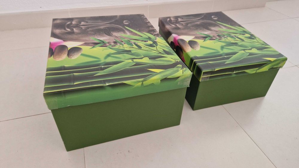 2 caixas de arrumação em cartão com tampa
