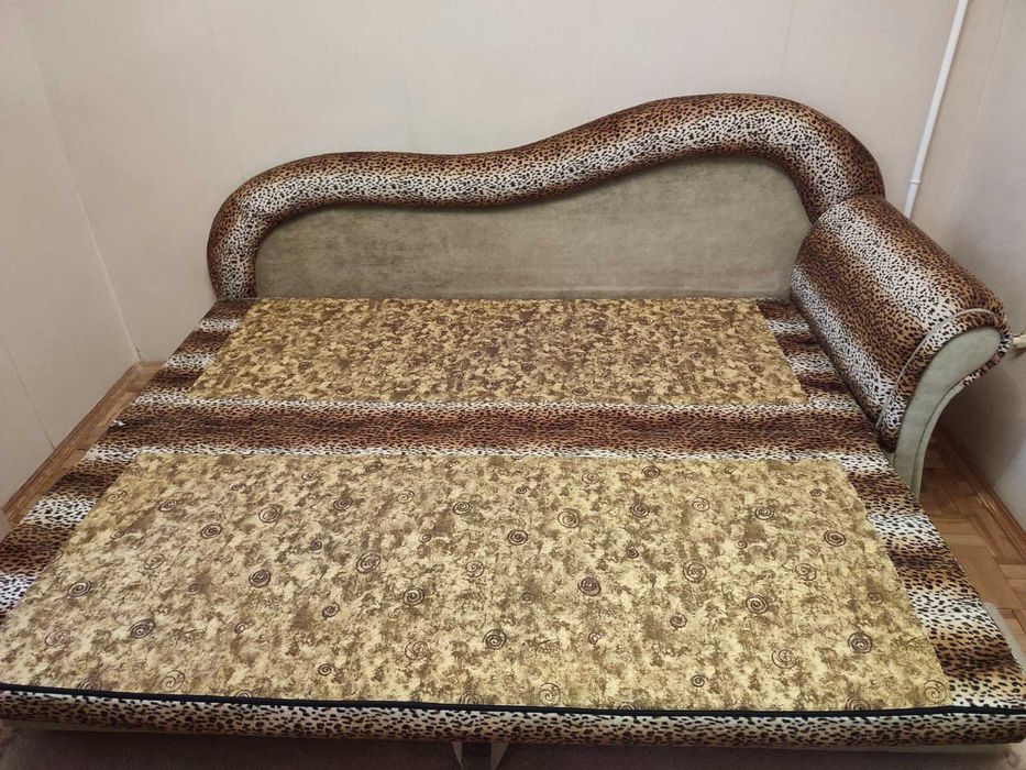 Диван для спальні, розкладний