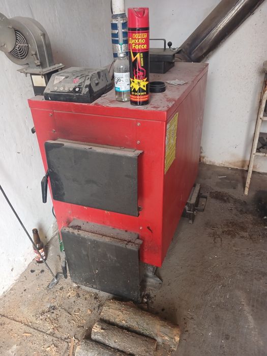 Продам твердопалевний котел.