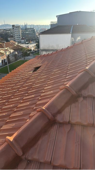 Telhados novos  e recuperaçao de antigos