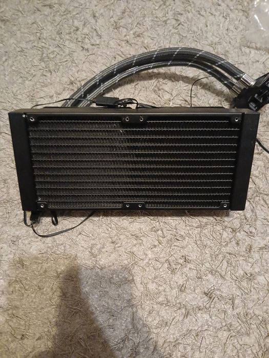 Arctic Liquid Freezer 2 ARGB i zasilacz 550w gold