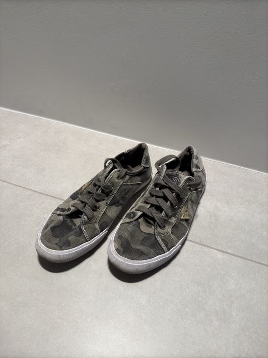 Guess tranpki damskie