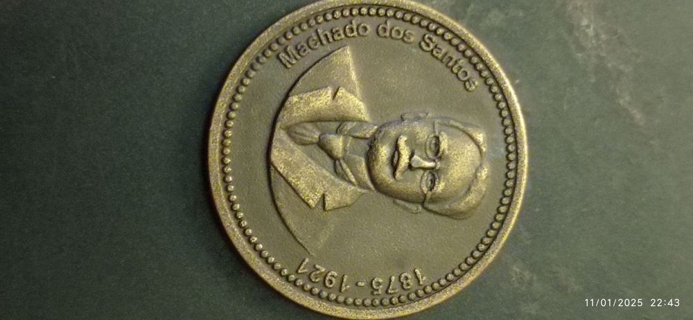 Vendo moedas e medalhas raras e de colecção