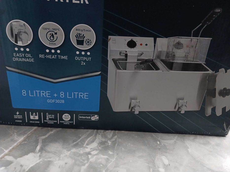 Fritadeira eletrica 8lt+8lt , com 11 dias de utilização