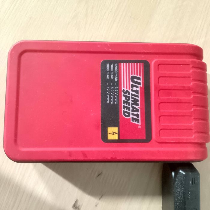 Urządzenie rozruchowe UPBS12000 A1. Uszkodzone