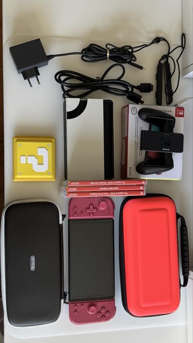 Nintendo Switch OLED – Full Bundle + 3 Games – Excellent Condition