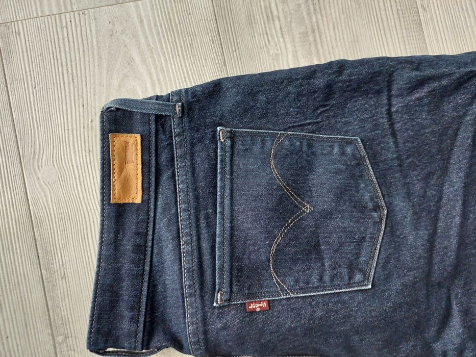 Damskie jeansy levi's