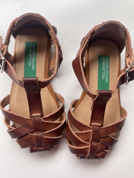 Sandália/sapato menina Benetton T21 como novas
