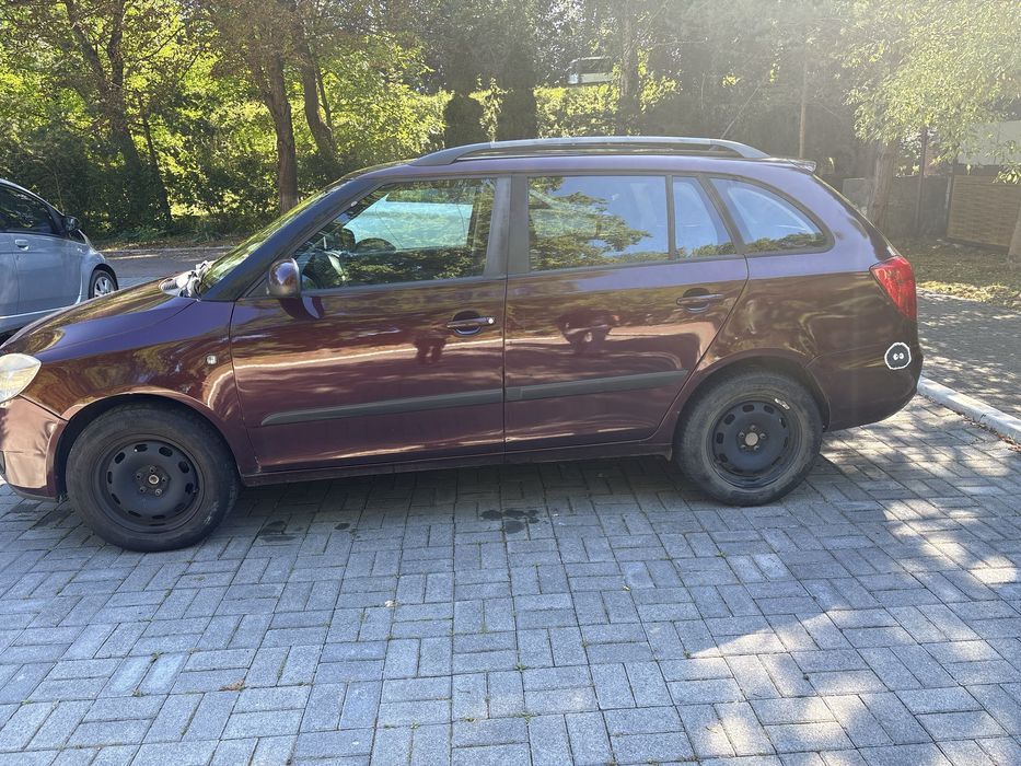 Продаємо машину Skoda Fabia