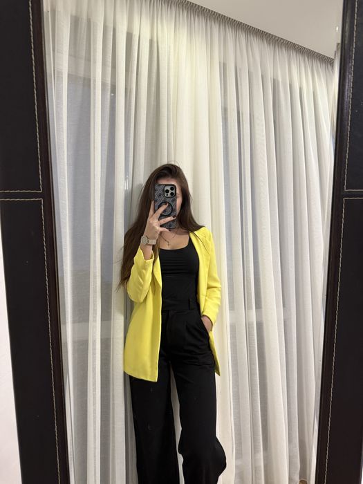 Яскравий жіночий піджак