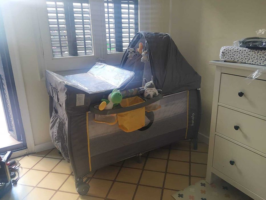 Cama Bebé com Trocador e Mosquiteira