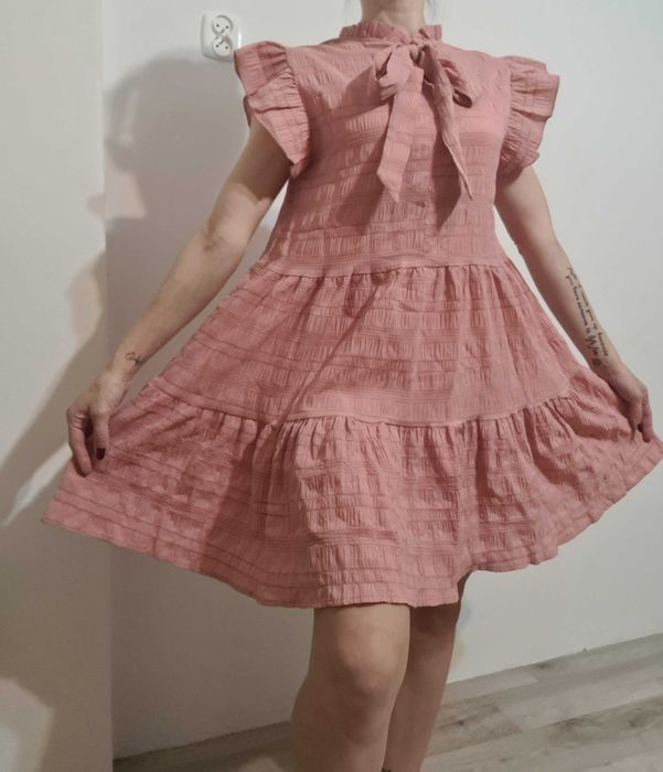 luźna sukienka z kokardą, falbanki