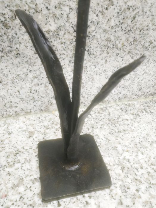 Par de castiçais em ferro forjado