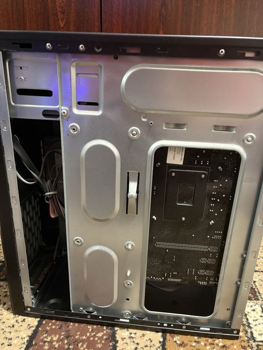Домашній/ігровий ПК: i3-7100 / GTX 1050 2GB / 8GB DDR4 / HDD 1TB / 500W + монітор