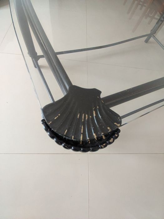 Mesa de centro em vidro e metal