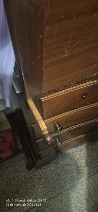 Cómoda / Escrivaninha. com 2 gavetas e 3 gavetões