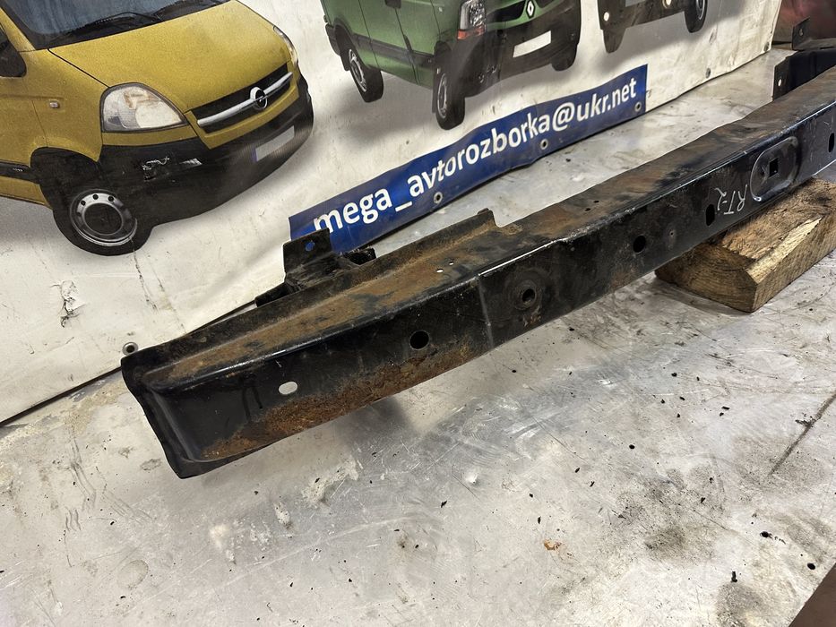 Підсилювач переднього бампера Renault Trafic Opel Vivaro 2/2001-2006