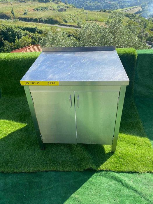 Bancada em inox com 2 portas