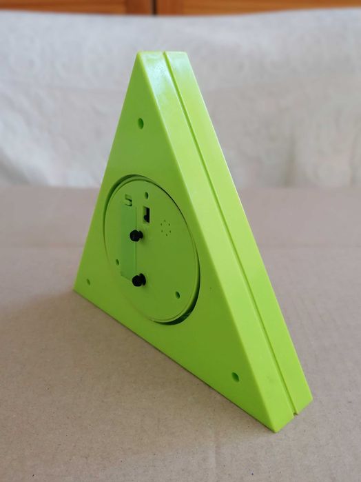Relógio analógico triangular Verde lima