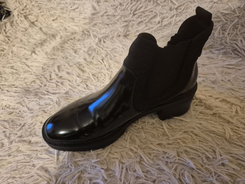 Botki damskie ZARA r.38  czarne lakierowane st.dobry