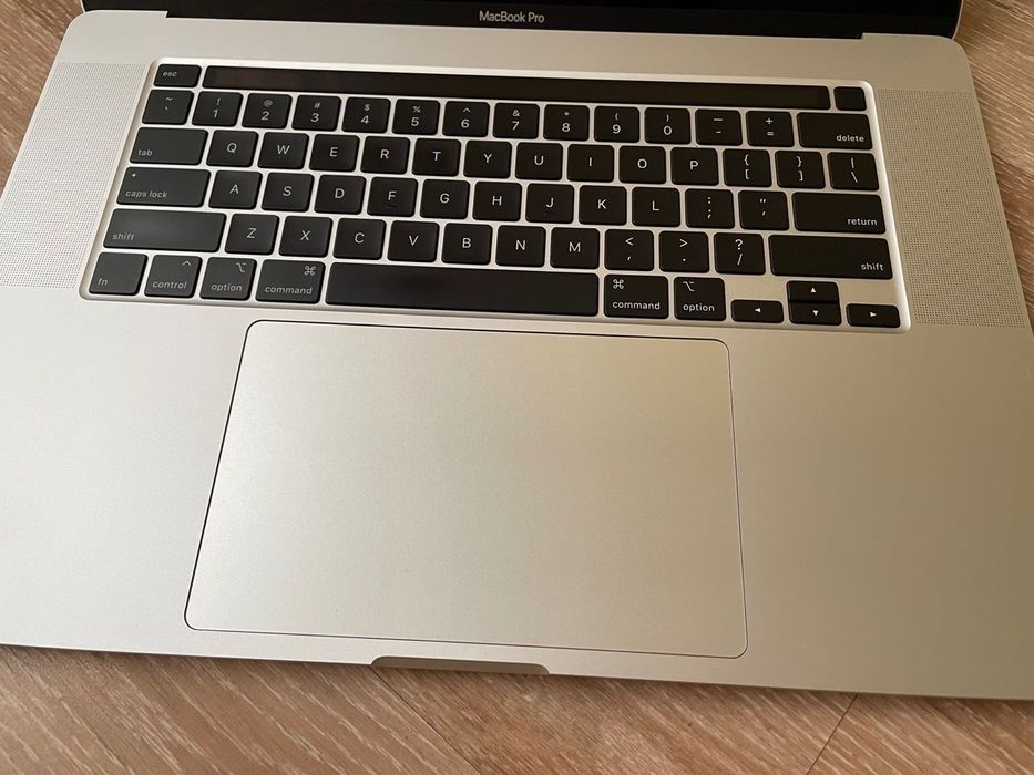 MacBook Pro 16" 2019 32GB/2.6GHz i7/1TB SSD/AMD Radeon Pro 5300M 4GB