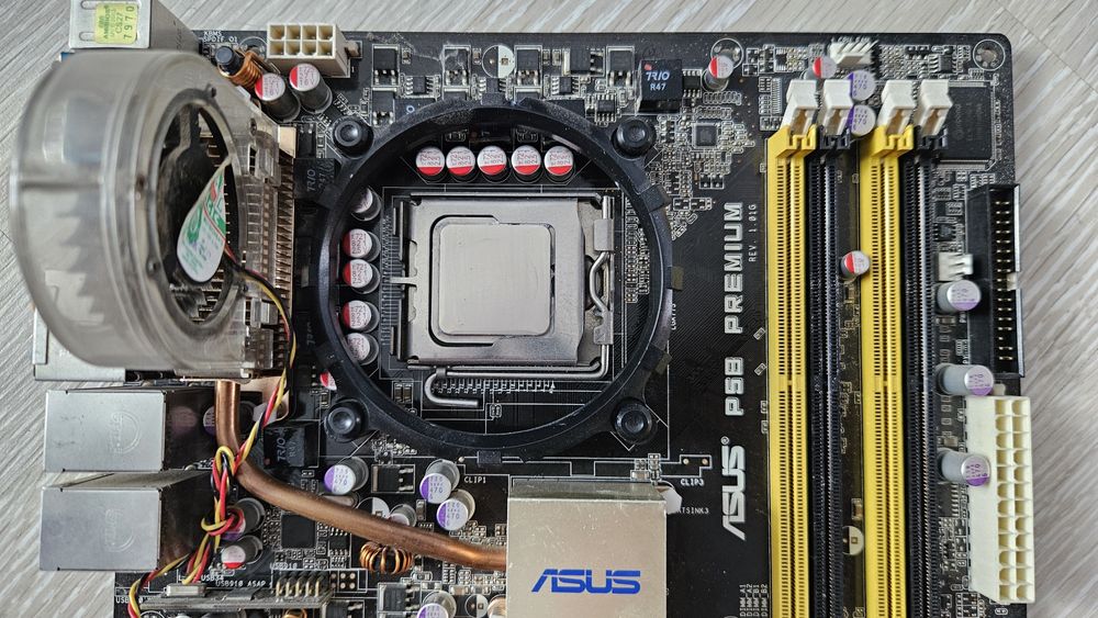 775 Asus P5B Premium, Q8300, DDR2 7Gb