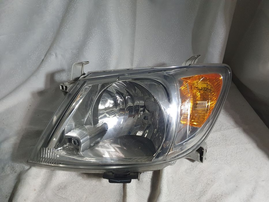 Lampa Lewa Toyota Hilux Europa przednia