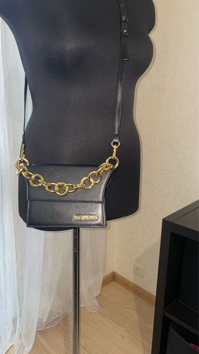 Сумка Jacquemus.