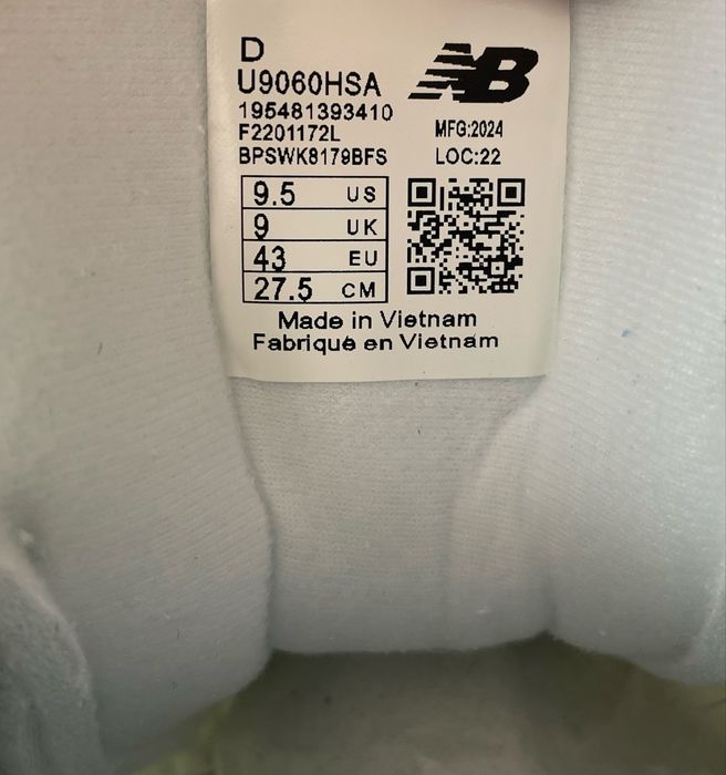 New Balance 9060 Light Grey 40-45 у наявності.