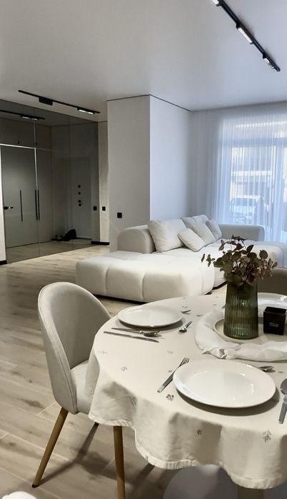 Продається  3 поверховий котедж в Байківцях