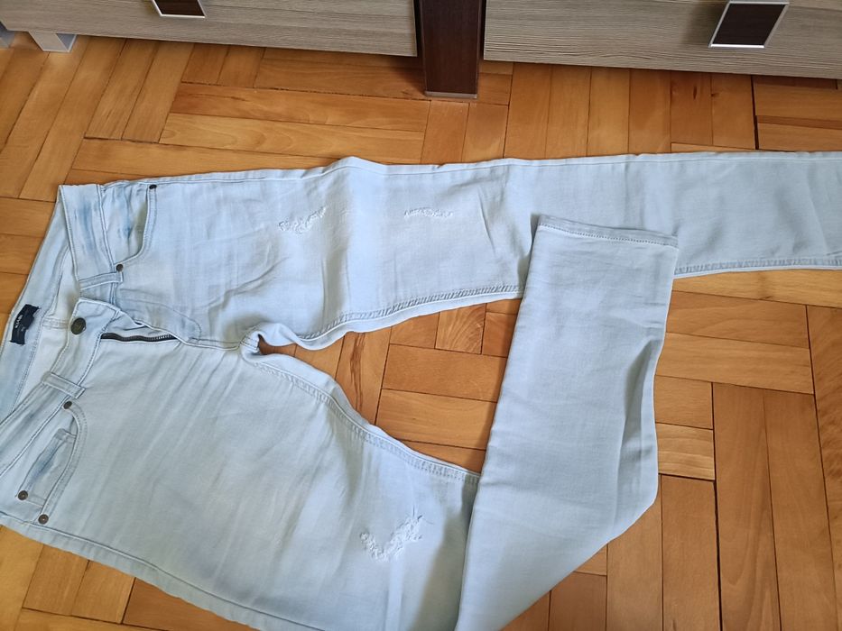 Jasne Jeansy damskie dobre na M