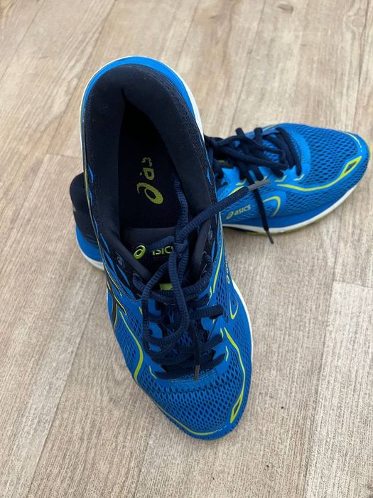 Чоловічі кросівки Asics Gel Cumulus.