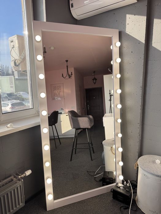 Зеркало напольное