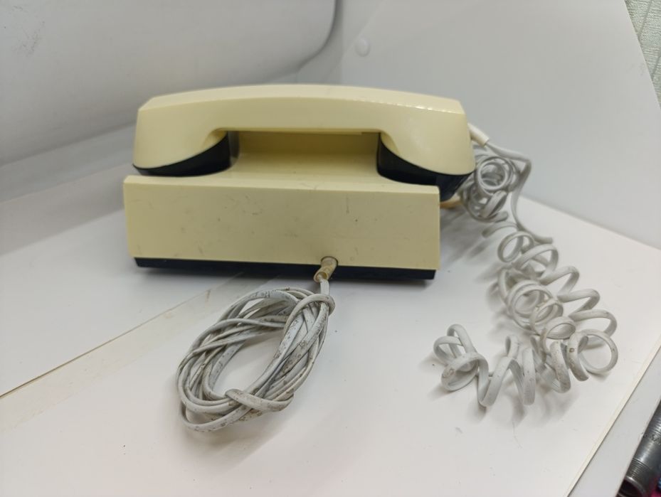 Старший радянський стаціонарний телефон СССР вінтаж ретро з круглим