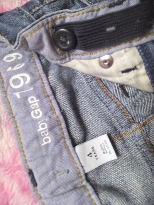 Baby Gap модные с потертостями детские джинсы 2-4г
