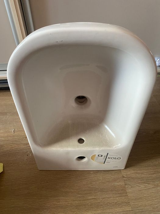 Bidet ze stelażem podtynkowym
