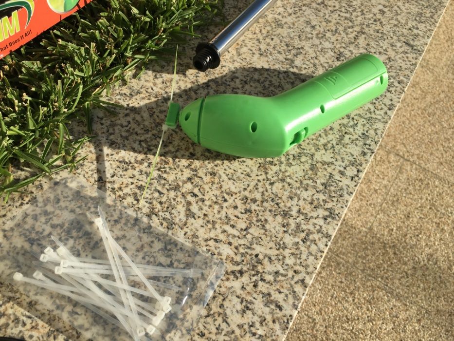 Mini aparador / roçador relva portátil a pilhas