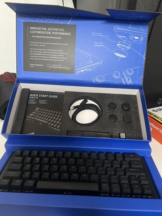 Logitech Mountain Everest 60% Keyboard64309685432834121