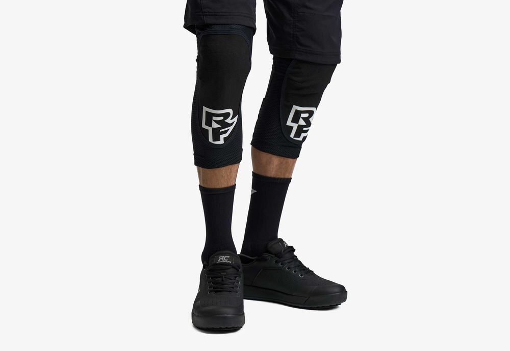 Наколінники Race Face Covert m