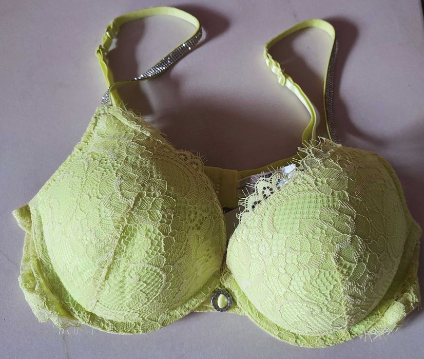 Nowy biustonosz 36B(80B) push up