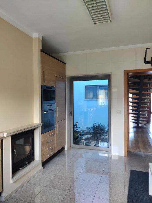 Aluga-se moradia em Ardegães