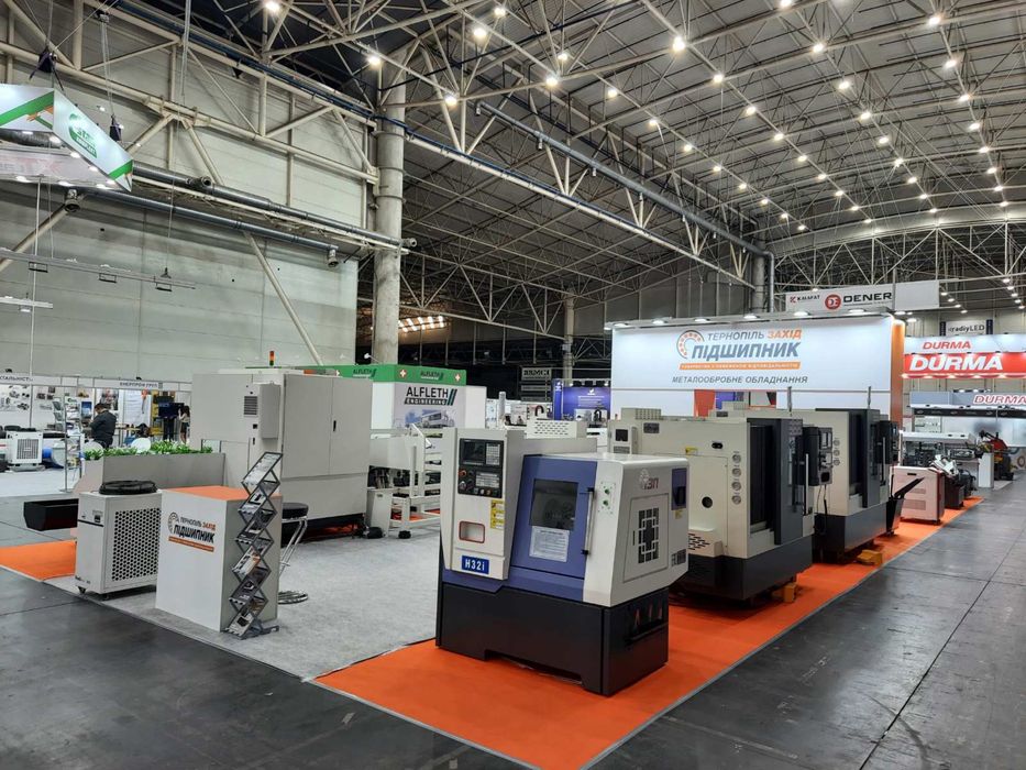 Станок токарний з ЧПК