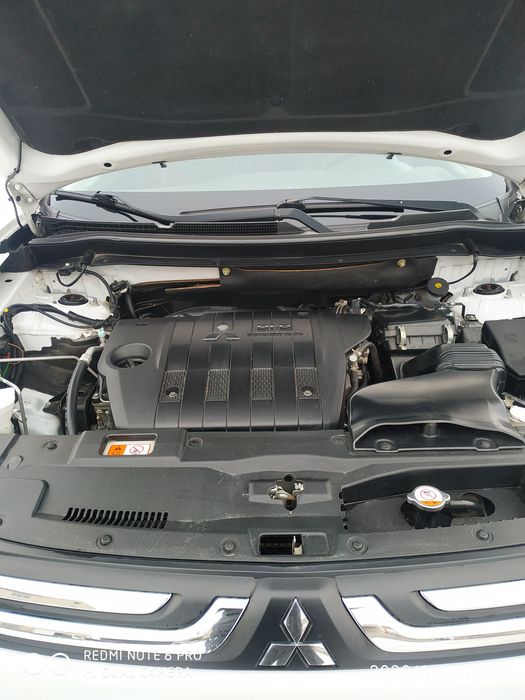 Продам мідсубісі аудлендер 3