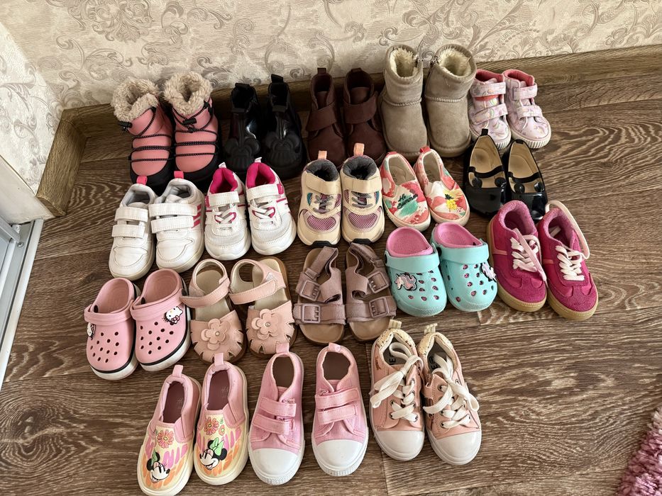 Взуття для дівчинки