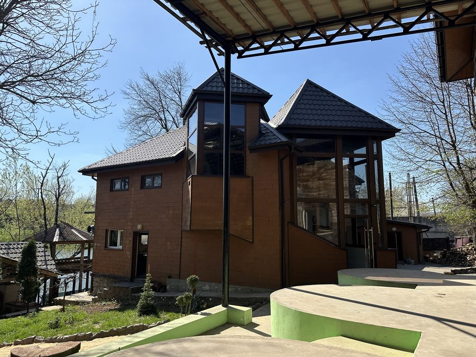 Двомісна кімната номер для відпочинку на березі озера з альтанкою