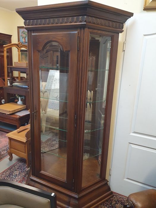 Duża dębowa witryna - serwantka